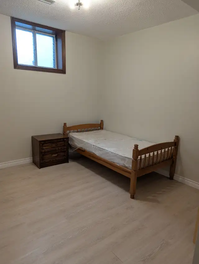 Thornhill Room Rental - Photo 2