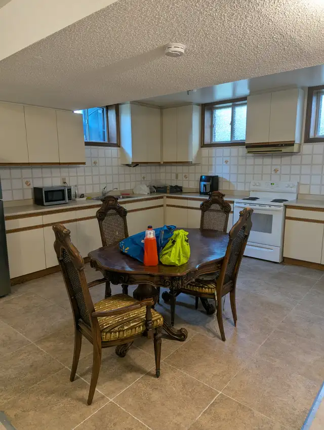 Thornhill Room Rental - Photo 8