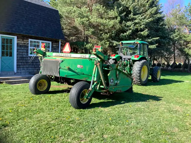 John Deere 925 disc mower conditioner