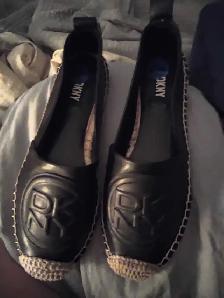 Chaussure DKNY pour femme NEUVE gr .6 1/2 AUBAINE