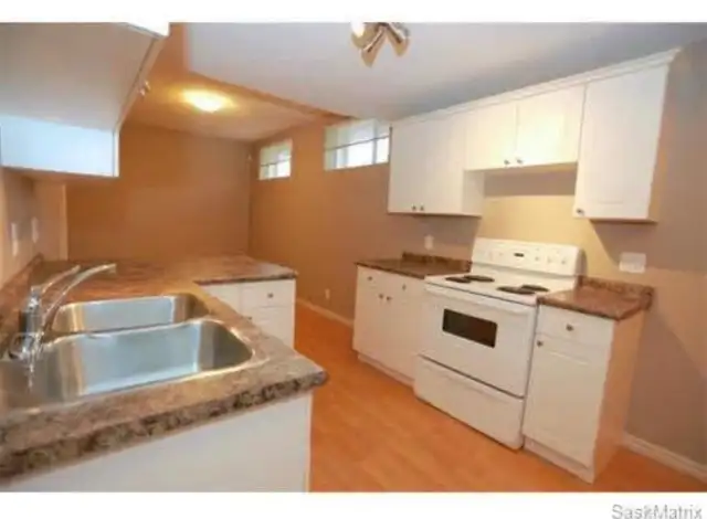 1 Bedroom 1 bathroom Basement Suite - Photo 2