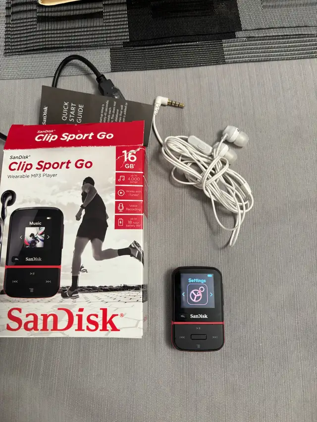 MP3 player by SanDisk - Photo 3