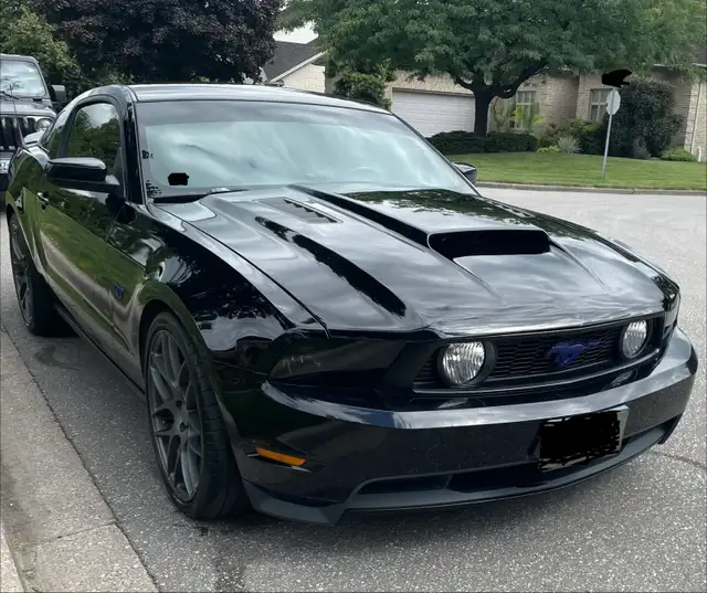 2010 Ford Mustang GT Coupe – Manual – 132,000 km – Mint – Accide - Photo 2
