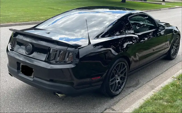 2010 Ford Mustang GT Coupe – Manual – 132,000 km – Mint – Accide - Photo 3