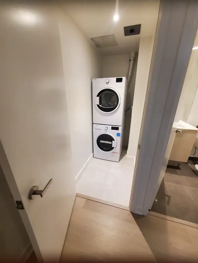 Furnished LUXURY Room in NEW condo M city, gym ,near Square One - Photo 5