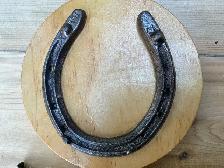 Antique Horse Shoe on Wood Plaque ! - Photo 2