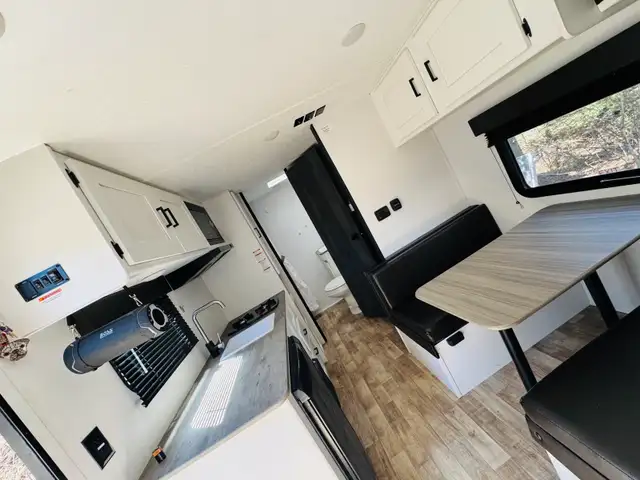 2021 Keystone Hideout 21’5" - Photo 2
