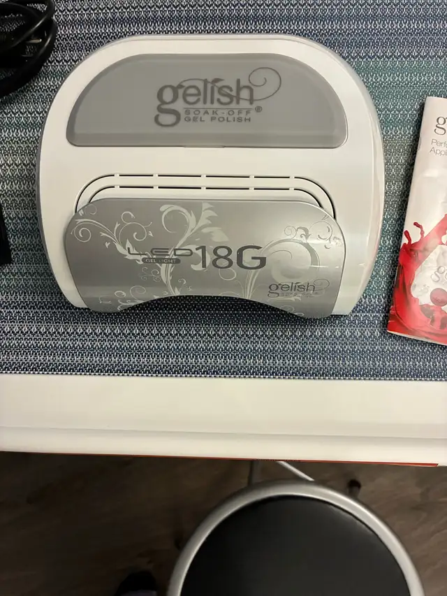 Gelish Led Nail Lamp - Photo 3