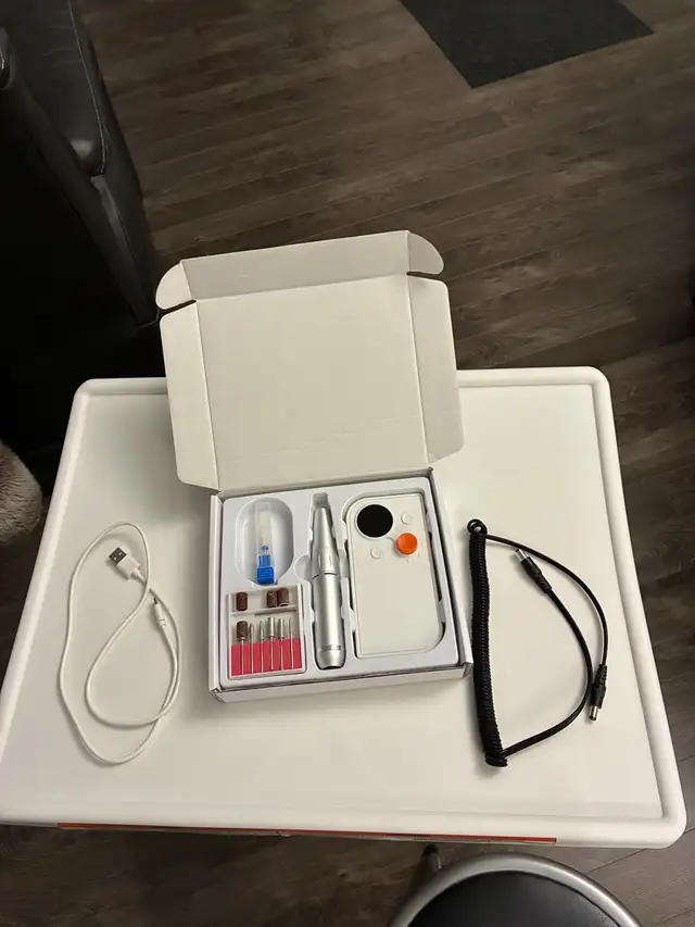 Gelish Led Nail Lamp - Photo 9