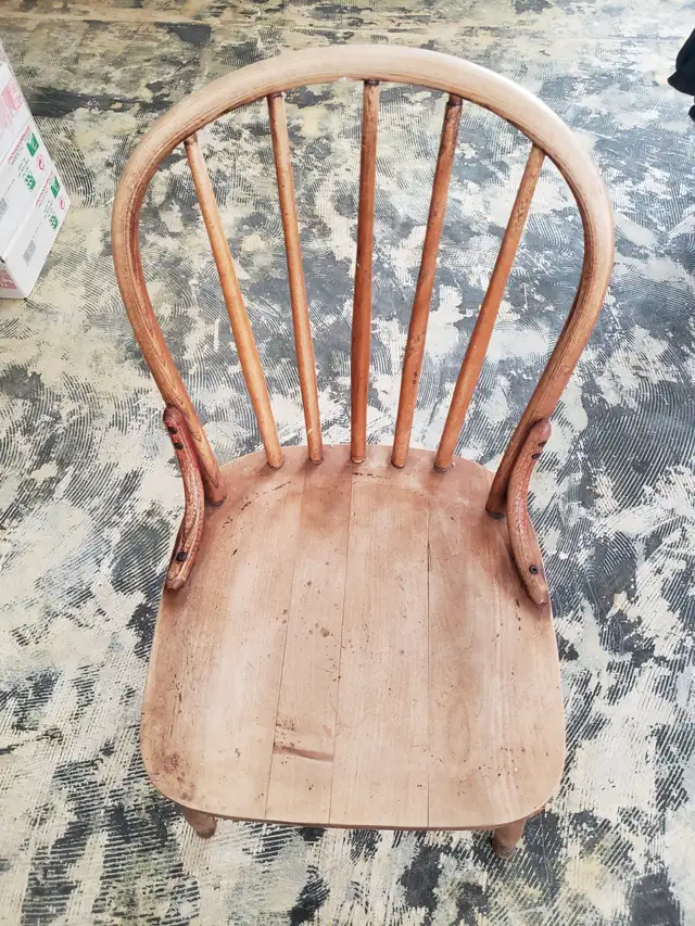 2 chaises antique 40$ CH - Photo 4