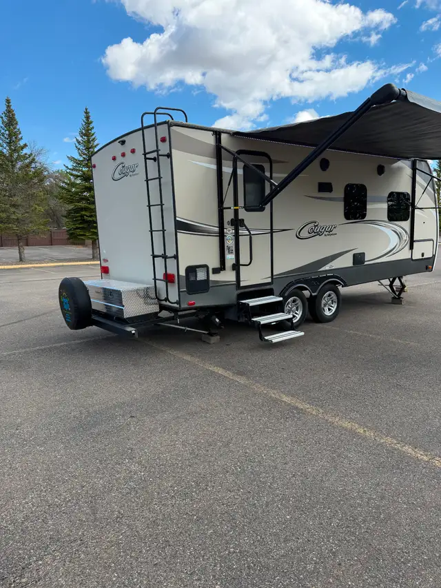 2017 COUGAR 21RBSWE - Photo 2