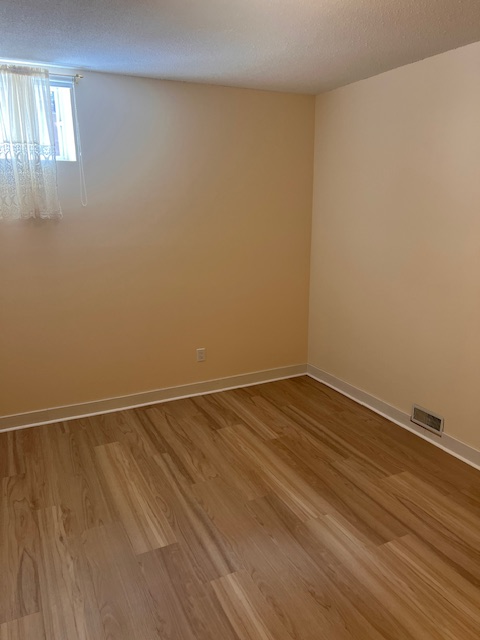 1 AUG - Gatineau Basement Room for Female Student - Photo 3