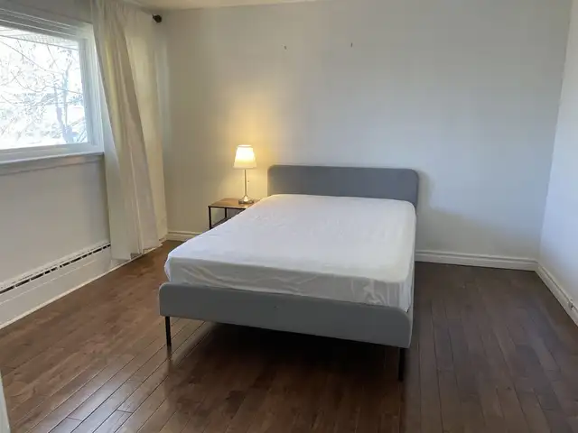 FURNISHED UPSCALE HOUSE 3 BEDROOMS FOR GROUP OF 3 STUDENTS - Photo 8