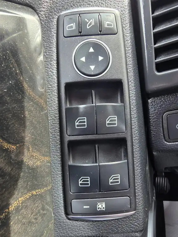 2012 Mercedes-Benz GLK-Class : AWDLeatherBackup CamNavi - Photo 18