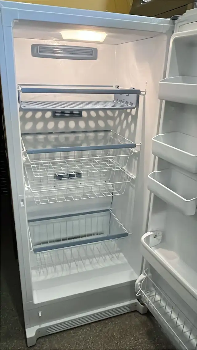 Frigidaire Like New Upright Freezer 21 ft.³ - 32"W-30-Day W - Photo 3