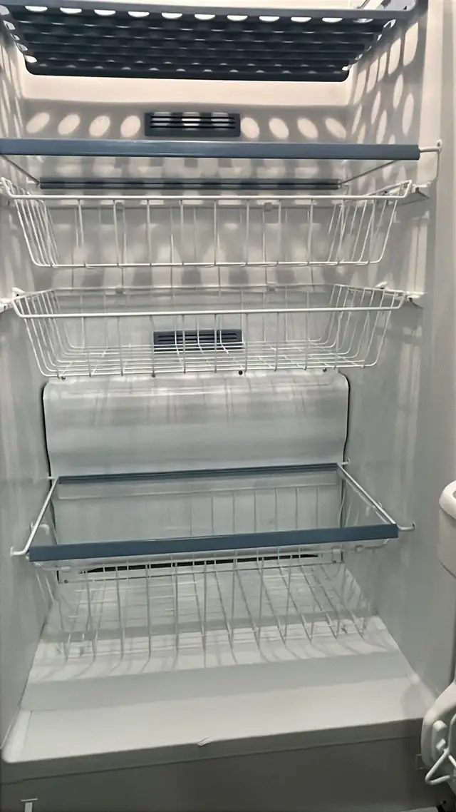 Frigidaire Like New Upright Freezer 21 ft.³ - 32"W-30-Day W - Photo 5