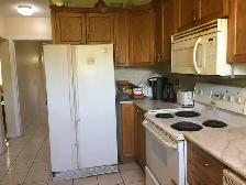 Eglinton West summer rental for female (until August 31st) - Photo 4