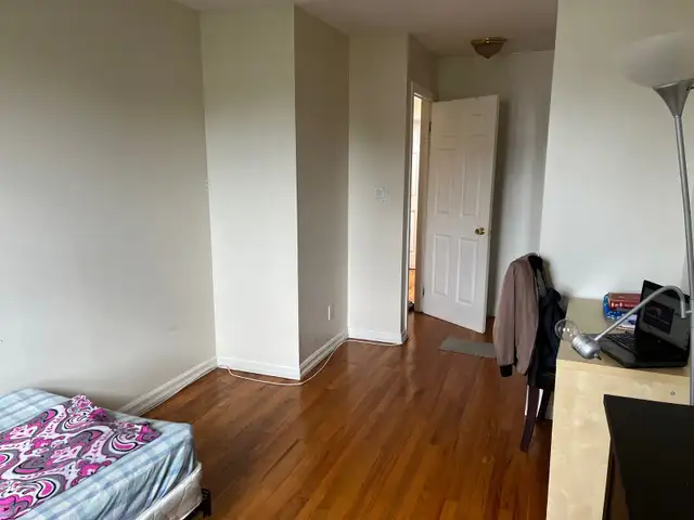 Eglinton West summer rental for female (until August 31st) - Photo 9