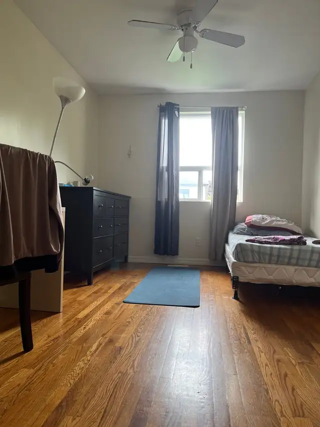 Eglinton West summer rental for female (until August 31st) - Photo 11