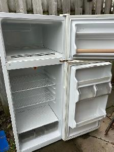 apartment size fridge - Photo 2