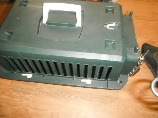 Pet carrier measures 19 inX13inX11in