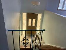 4 bedroom bi-level house with a sunroom for rent - Photo 2