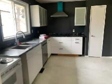 4 bedroom bi-level house with a sunroom for rent - Photo 4