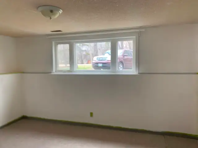 4 bedroom bi-level house with a sunroom for rent - Photo 8