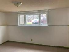 4 bedroom bi-level house with a sunroom for rent - Photo 8