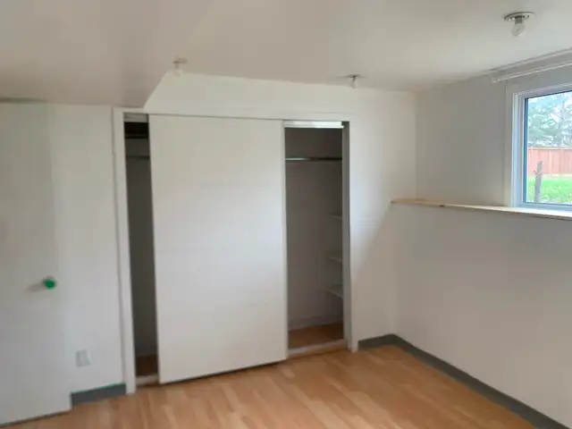 4 bedroom bi-level house with a sunroom for rent - Photo 9