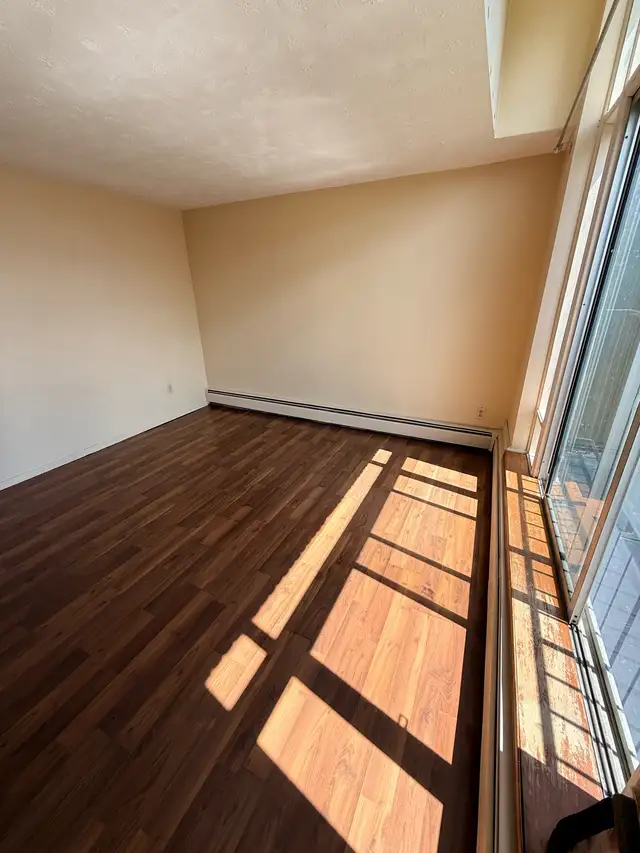 Cute & Cozy All Inclusive 1 Bdrm Apt Available June 1st - Photo 2