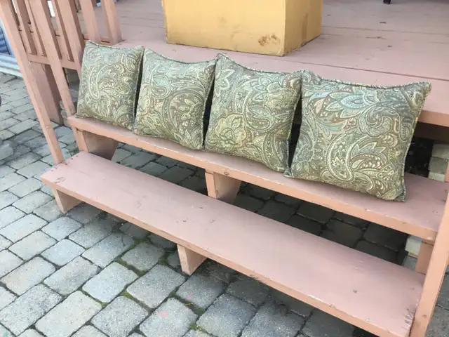 Patio Furniture Pillows $45 For All 4 - Photo 3