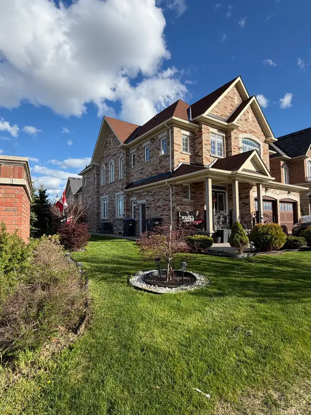 Spacious Brampton House For Lease - Photo 3