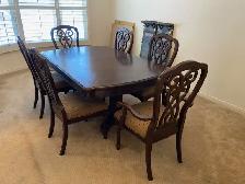 Dining Room Set - Table, 2 Leaf Inserts, Hutch, 6 Chairs - $600