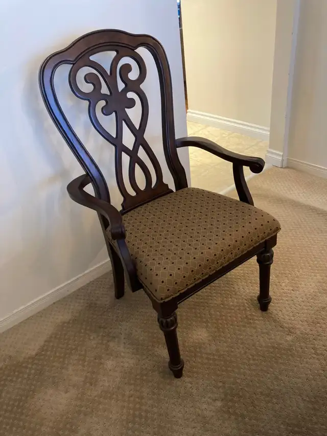 Dining Room Set - Table, 2 Leaf Inserts, Hutch, 6 Chairs - $600 - Photo 3