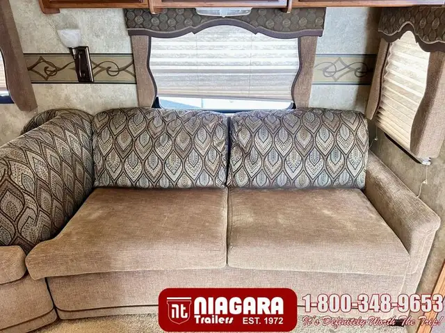 2012 KEYSTONE LAREDO 303TG Travel Trailer - Photo 8