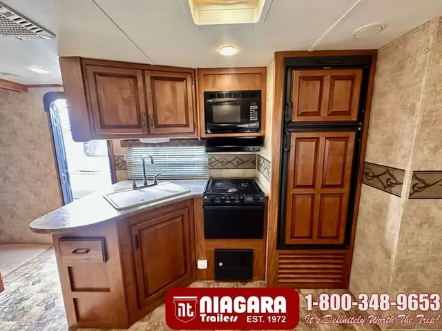 2012 KEYSTONE LAREDO 303TG Travel Trailer - Photo 9