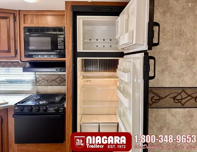 2012 KEYSTONE LAREDO 303TG Travel Trailer - Photo 15