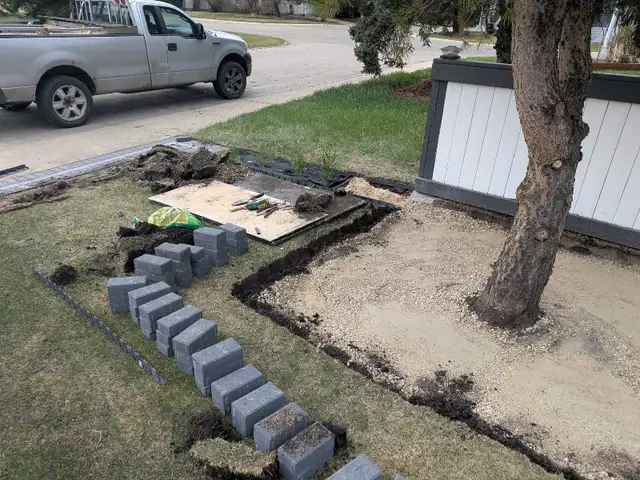 LOOKING FOR WORK - Photo 2