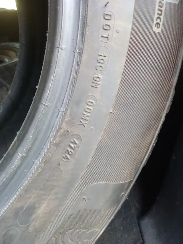 2 tires MICHELIN 265/70/R18 all season. 2 year old Truck tires. - Photo 3