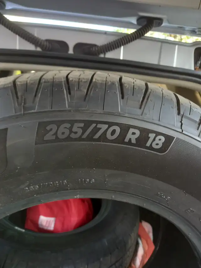 2 tires MICHELIN 265/70/R18 all season. 2 year old Truck tires. - Photo 5