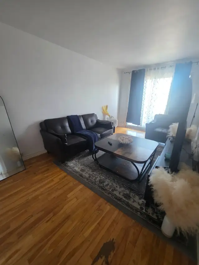 Grand 5½ lumineux à Laval | 3 grandes chambres | Disponible main - Photo 2