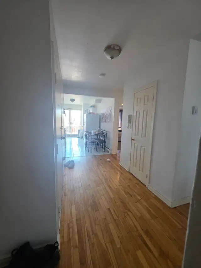 Grand 5½ lumineux à Laval | 3 grandes chambres | Disponible main - Photo 3