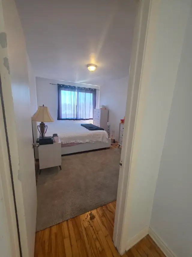 Grand 5½ lumineux à Laval | 3 grandes chambres | Disponible main - Photo 4