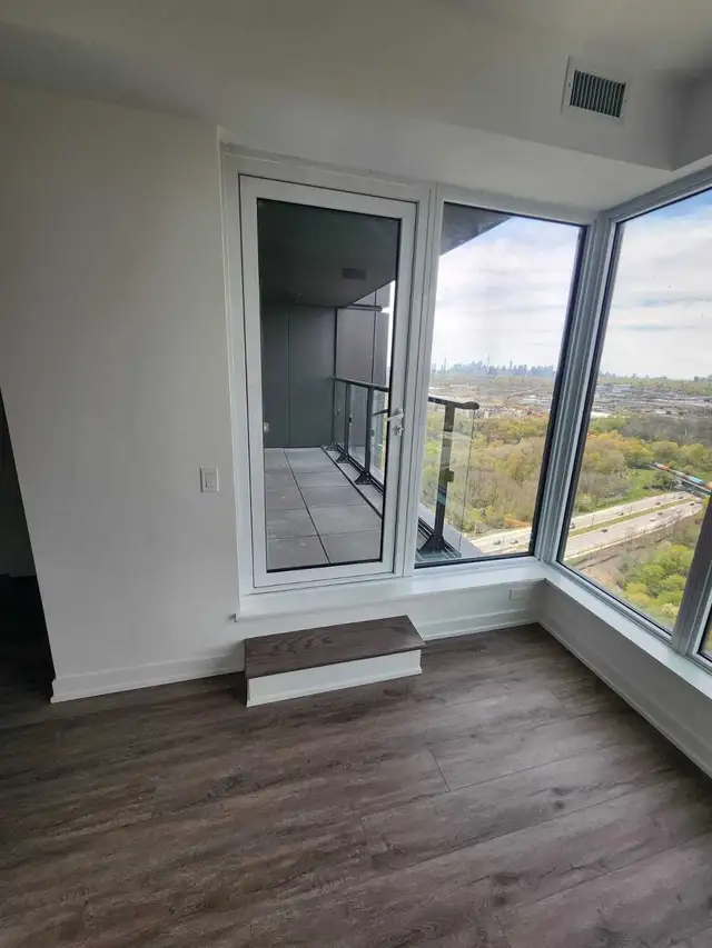 2 Bedroom 2 Wr 5 Quarrington Lane Don Mills/Leslie/eglinton - Photo 3