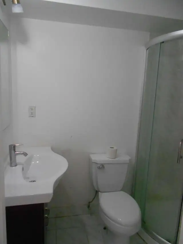 2 Spacious York Village Rooms for rent Available June 1 - Photo 7
