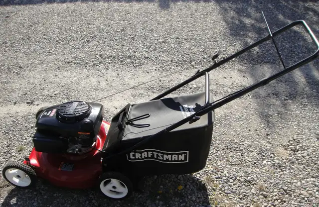 CRAFTSMAN REAR BAG GAS LAWNMOWER - Photo 2