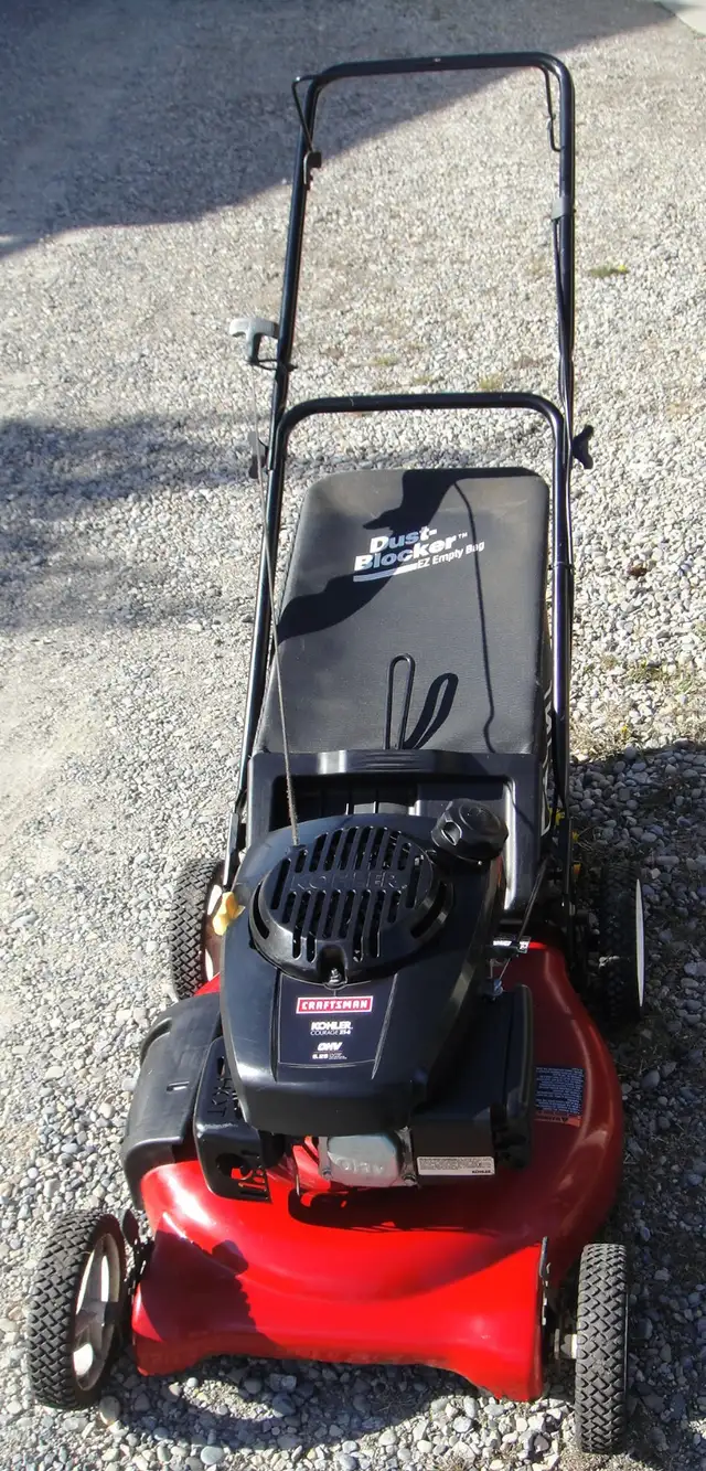 CRAFTSMAN REAR BAG GAS LAWNMOWER - Photo 3