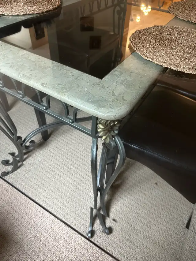 Glass Dinning table and chairs - Photo 3