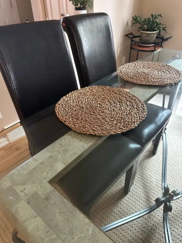 Glass Dinning table and chairs - Photo 4